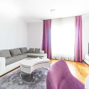 Luxury Mall Area Apartment